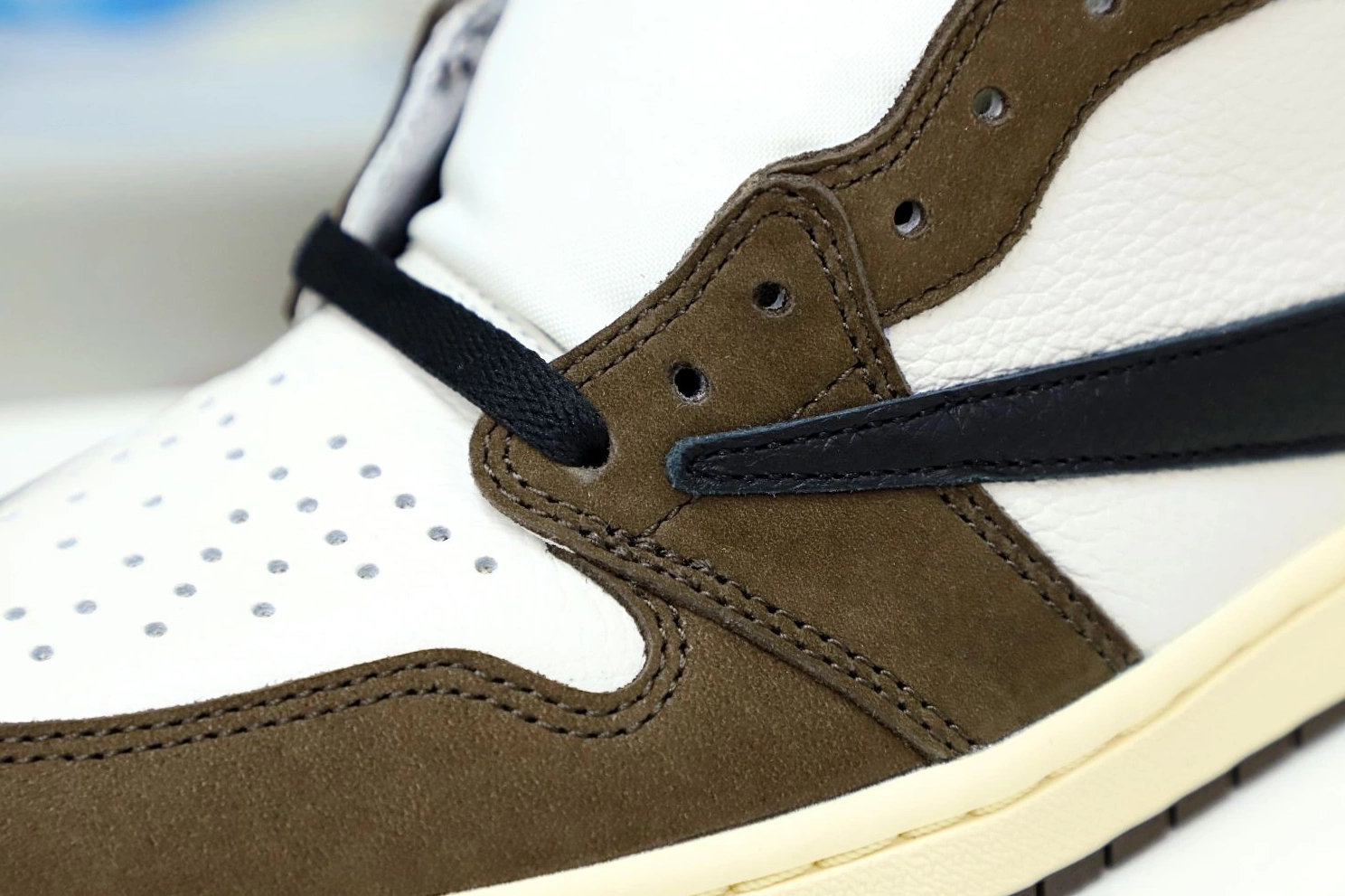 'MOCHA' JORDAN TRAVIS RETRO AIR 1 OG X SCOTT HIGH 0912